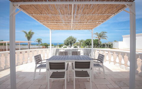 Villa Azzurra Seaview In Monopoli, Puglia: Himmel, Möbel, Eigentum, Tabelle, Stuhl, Schatten, Gartenmöbel, Interior Design, Baum, Holz