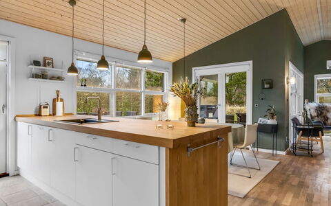 Frederikka - 1.9Km from the Sea: Küche, Countertop, Interior Design, Möbel, Flooring, Cabinetry, Holz, Decke, Light Fixture, Fussboden