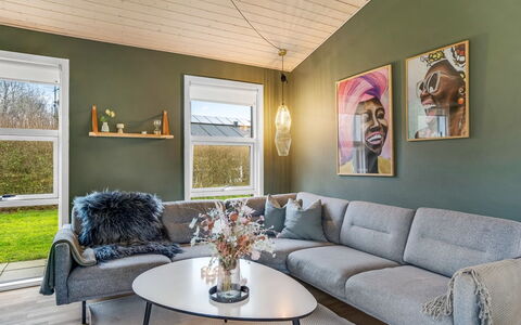 Frederikka - 1.9Km from the Sea: Flooring, Möbel, Interior Design, Couch, Fussboden, Wohnzimmer, Decke, Holzboden