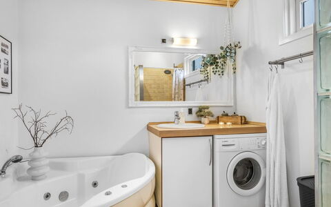 Frederikka - 1.9Km from the Sea: Badezimmer, Interior Design, Armatur, Flooring, Fussboden, Sinken, Zapfhahn, Decke, Bad Sink, Badezimmerschrank