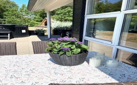 Frederikka - 1.9Km from the Sea: Möbel, Stuhl, Tabelle, Gartenmöbel, Tisch Im Freien, Blumentopf, Schatten, Kaffetisch, Garten, Terrasse