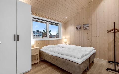 Corina - 850M to the Fjord: Holz, Schlafzimmer, Bett, Zuhause, Decke, Bettrahmen, Bedding, Einfrieren, Bettdecke, Schnee