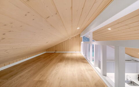 Corina - 850M to the Fjord: Flooring, Interior Design, Holz, Fussboden, Treppe, Decke, Holzbeize, Holzboden, Hartholz, Geländer