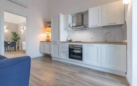 Sospiri Sul Mare: Cabinetry, Countertop, Eigentum, Möbel, Gebäude, Küche, Holz, Zimmerpflanze, Herd, Pflanze