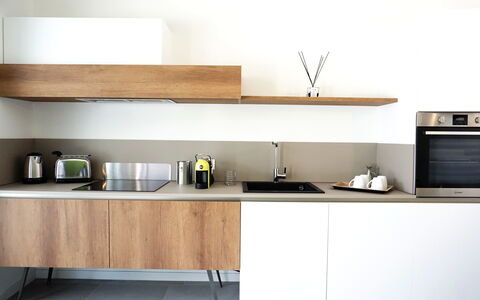 Apartments In Villa Selva, Locorotondo, Puglia: Cabinetry, Eigentum, Möbel, Countertop, Küche, Haushaltsgerät, Gebäude, Spüle, Zapfhahn, Holz