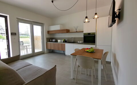 Apartments In Villa Selva, Locorotondo, Puglia: Tabelle, Möbel, Cabinetry, Fenster, Gebäude, Pflanze, Holz, Countertop, Die Architektur, Interior Design