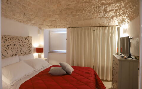 Country Trullo Verde, Wifi, Alberobello: Möbel, Eigentum, Gebäude, Komfort, Beleuchtung, Holz, Textil, Interior Design, Bettrahmen, Cabinetry