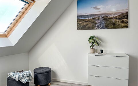 Ostseeblick: Eigentum, Gebäude, Pflanze, Weiss, Cabinetry, Blau, Holz, Azurblau, Interior Design, Fenster