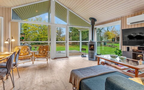 Ensio - 800M from the Sea: Holz, Zuhause, Veranda, Deck, Hartholz, Dach, Holzbeize, Holzboden, Eco Hotel