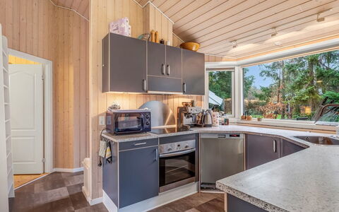 Ensio - 800M from the Sea: Holz, Zuhause, Veranda, Deck, Hartholz, Dach, Holzbeize, Holzboden, Eco Hotel