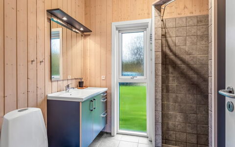 Ensio - 800M from the Sea: Holz, Zuhause, Veranda, Deck, Hartholz, Dach, Holzbeize, Holzboden, Eco Hotel