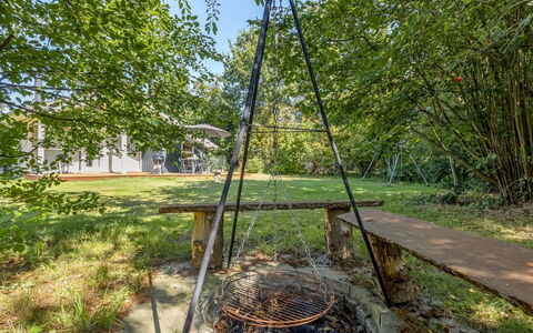 Ensio - 800M from the Sea: Holz, Zuhause, Veranda, Deck, Hartholz, Dach, Holzbeize, Holzboden, Eco Hotel