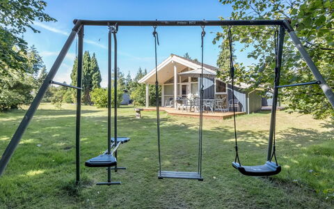 Ensio - 800M from the Sea: Holz, Zuhause, Veranda, Deck, Hartholz, Dach, Holzbeize, Holzboden, Eco Hotel