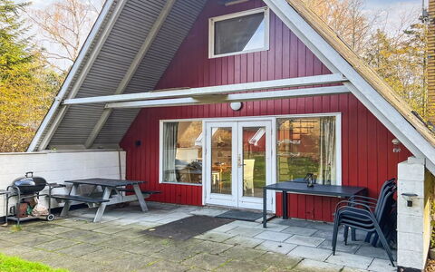 Maikel - 1Km from the Sea: Holz, Möbel, Wohnung, Zimmer, Decke, Holzbeize, Stuhl, Hartholz, Lack, Holz