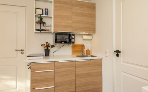Studio by Luk: Cabinetry, Möbel, Holz, Flooring, Countertop, Schrank, Interior Design, Fussboden, Schublade, Küche