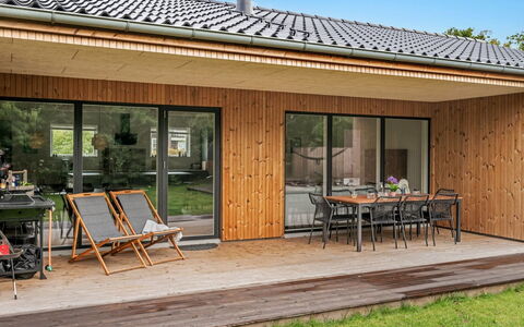 Liutulf - 350M to the Fjord: Möbel, Interior Design, Flooring, Fussboden, Decke, Zimmer, Stuhl, Tabelle, Wohnung, Küche & Esszimmer Tisch