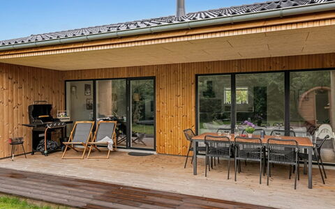 Liutulf - 350M to the Fjord: Möbel, Interior Design, Flooring, Fussboden, Decke, Zimmer, Stuhl, Tabelle, Wohnung, Küche & Esszimmer Tisch