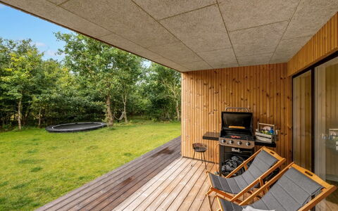 Liutulf - 350M to the Fjord: Möbel, Interior Design, Flooring, Fussboden, Decke, Zimmer, Stuhl, Tabelle, Wohnung, Küche & Esszimmer Tisch