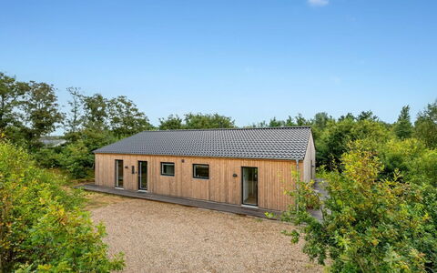 Liutulf - 350M to the Fjord: Möbel, Interior Design, Flooring, Fussboden, Decke, Zimmer, Stuhl, Tabelle, Wohnung, Küche & Esszimmer Tisch
