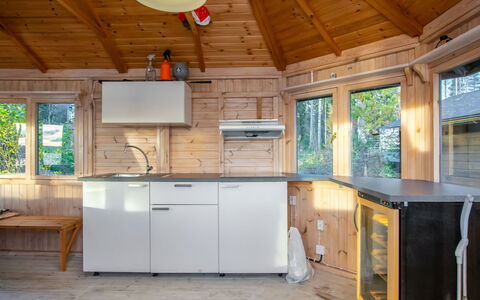 Villa Milla: Möbel, Interior Design, Flooring, Fussboden, Tabelle, Decke, Küche & Esszimmer Tisch, Beleuchtung, Stuhl, Zuhause