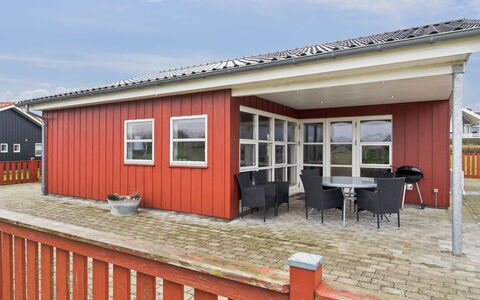 Aira - 200M from the Sea: Dach, Haus, Zuhause, Hütte, Tür, Abstellgleis, Deck, Veranda, Planke, Hartholz