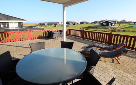 Aira - 200M from the Sea: Dach, Haus, Zuhause, Hütte, Tür, Abstellgleis, Deck, Veranda, Planke, Hartholz