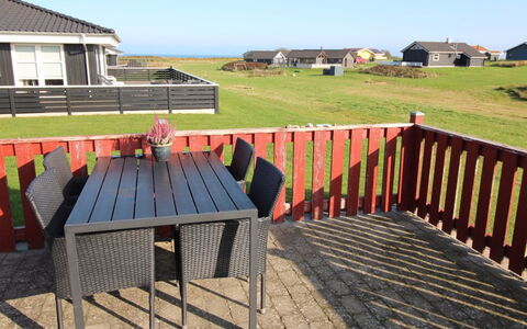 Aira - 200M from the Sea: Dach, Haus, Zuhause, Hütte, Tür, Abstellgleis, Deck, Veranda, Planke, Hartholz