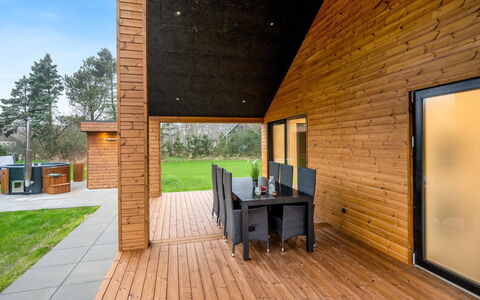Grimar - 400M to the Fjord: Holz, Zuhause, Veranda, Deck, Hartholz, Dach, Holzbeize, Holzboden, Eco Hotel