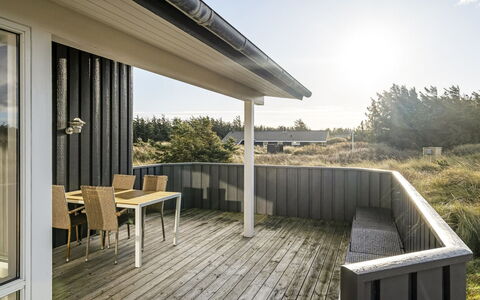 Melina - 300M from the Sea: Möbel, Interior Design, Flooring, Fussboden, Decke, Zimmer, Stuhl, Tabelle, Wohnung, Küche & Esszimmer Tisch