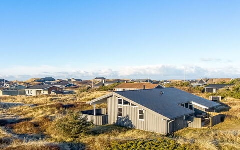 Melina - 300M from the Sea: Möbel, Interior Design, Flooring, Fussboden, Decke, Zimmer, Stuhl, Tabelle, Wohnung, Küche & Esszimmer Tisch