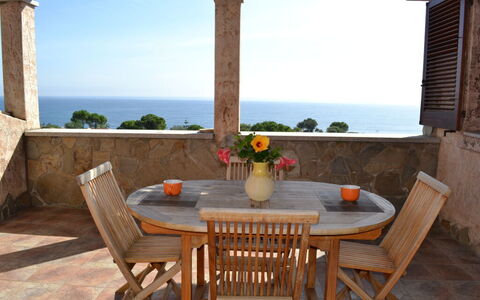 Villino Trilocale Apartments Seaside: Möbel, Gartenmöbel, Tabelle, Holz, Stuhl, Tisch Im Freien, Fussboden, Küche & Esszimmer Tisch, Kaffetisch, Meer