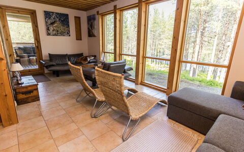 Matkajoentie 4B: Möbel, Flooring, Holz, Fussboden, Interior Design, Zuhause, Holzboden, Stuhl, Zimmer, Wohnzimmer