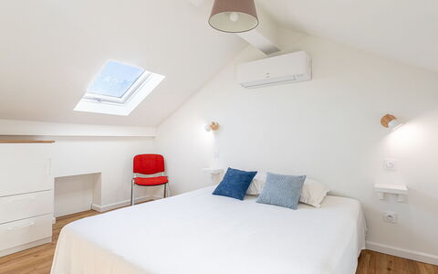 Maison Fabrégas: Interior Design, Möbel, Flooring, Decke, Holz, Schlafzimmer, Fussboden, Bett, Zimmer, Textil