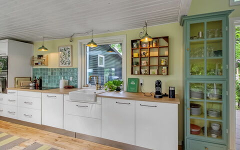Mielikki - 2Km from the Sea: Küche, Cabinetry, Interior Design, Countertop, Möbel, Küchengerät, Holz, Flooring, Major Appliance, Decke