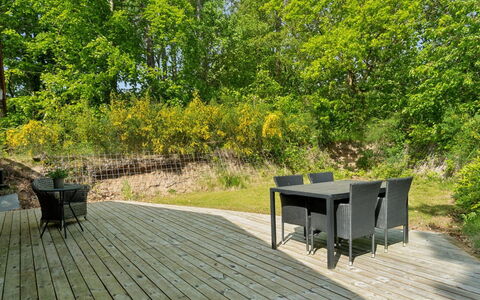 Henryette - 1.5Km from the Sea: Holz, Zuhause, Veranda, Deck, Hartholz, Dach, Holzbeize, Holzboden, Eco Hotel