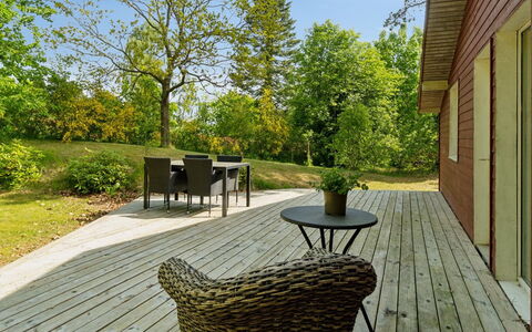 Henryette - 1.5Km from the Sea: Holz, Zuhause, Veranda, Deck, Hartholz, Dach, Holzbeize, Holzboden, Eco Hotel