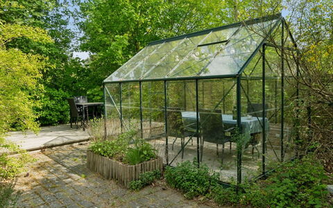 Henryette - 1.5Km from the Sea: Holz, Zuhause, Veranda, Deck, Hartholz, Dach, Holzbeize, Holzboden, Eco Hotel