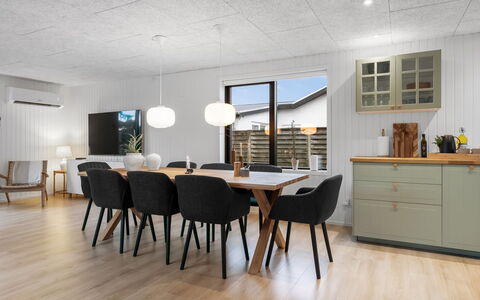 Hellena - 600M from the Sea: Möbel, Interior Design, Flooring, Fussboden, Holzboden, Esszimmer, Light Fixture, Stuhl, Tabelle, Holz
