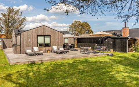 Hellena - 600M from the Sea: Holz, Zuhause, Veranda, Deck, Hartholz, Dach, Holzbeize, Holzboden, Eco Hotel