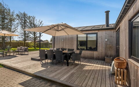 Hellena - 600M from the Sea: Holz, Zuhause, Veranda, Deck, Hartholz, Dach, Holzbeize, Holzboden, Eco Hotel
