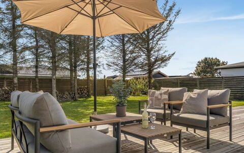 Hellena - 600M from the Sea: Holz, Zuhause, Veranda, Deck, Hartholz, Dach, Holzbeize, Holzboden, Eco Hotel