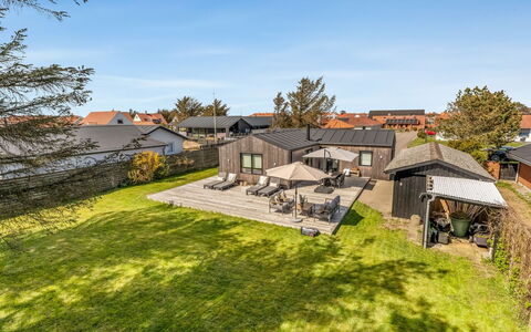 Hellena - 600M from the Sea: Holz, Zuhause, Veranda, Deck, Hartholz, Dach, Holzbeize, Holzboden, Eco Hotel