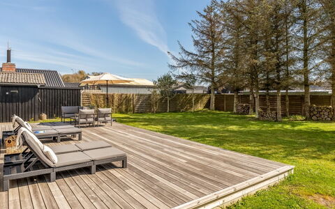 Hellena - 600M from the Sea: Holz, Zuhause, Veranda, Deck, Hartholz, Dach, Holzbeize, Holzboden, Eco Hotel