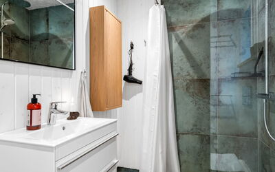 Hellena - 600M from the Sea