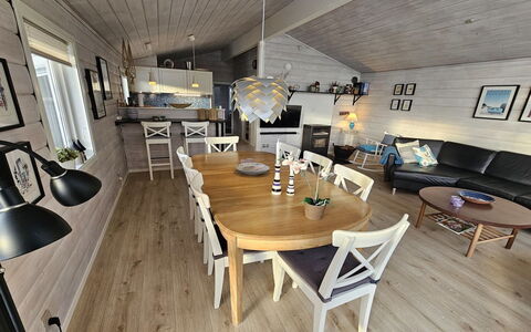 Lidewij - 800M from the Sea: Holz, Möbel, Flooring, Interior Design, Holzboden, Fussboden, Decke, Stuhl, Küche & Esszimmer Tisch, Wohnzimmer
