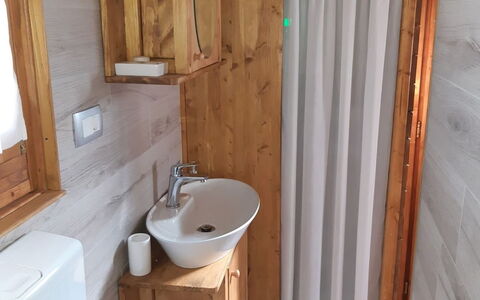 Casa Robinson Nature, Wifi, Istria, Croazia: Holz, Flooring, Fussboden, Zimmer, Holzbeize, Armatur, Bad Sink, Hartholz, Sinken, Planke