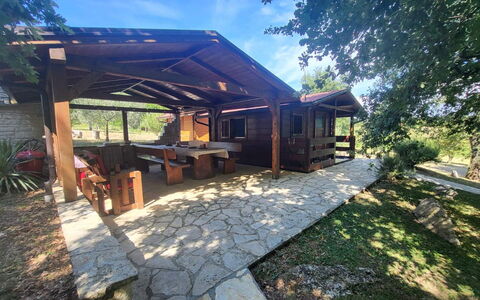 Casa Robinson Nature, Wifi, Istria, Croazia: Holz, Schatten, Hütte, Outdoor Struktur, Gartenbauten, Hinterhof, Hartholz, Blockhaus, Garten, Holzbeize
