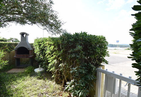 Casa Gavina 2 Seaside Alghero: Strauch, Gehölz, Garten, Schatten, Landscaping, Hecke, Hinterhof, Zaun, Home Fechten, Immergrün