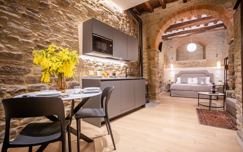 Maccari Suite: Interior Design, Möbel, Decke, Wohnzimmer, Wohnung, Steinwand, Couch, Stuhl, Light Fixture