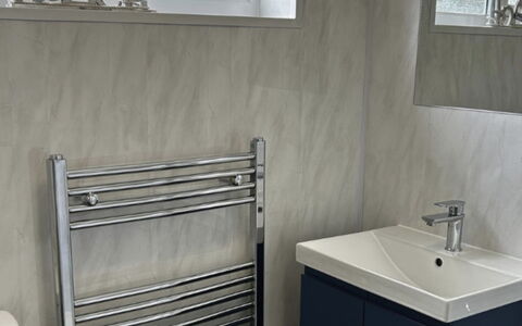 Kingfishers Lodge: Flooring, Fussboden, Armatur, Badezimmer, Interior Design, Fliese, Installation, Zapfhahn